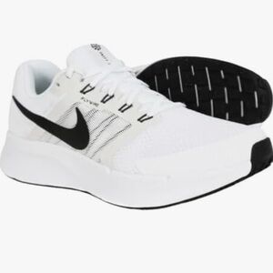338 Nike Men's White and Black Athletic Sneakers